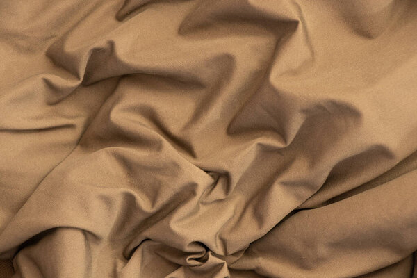 светло-зеленая морщинистая ткань пастельных оттенков крупным планом как фон, текстура ткани