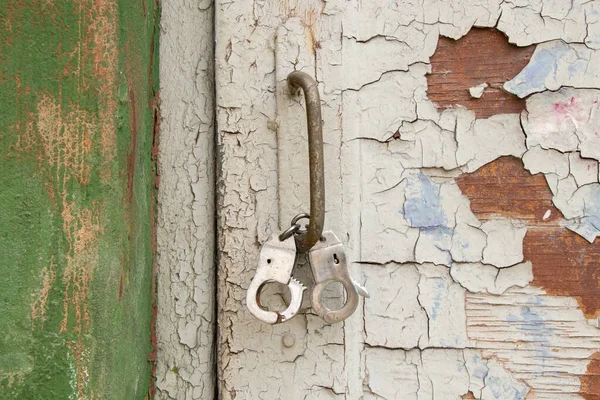 Algemas Ferro Penduradas Maçaneta Porta Rua — Fotografia de Stock