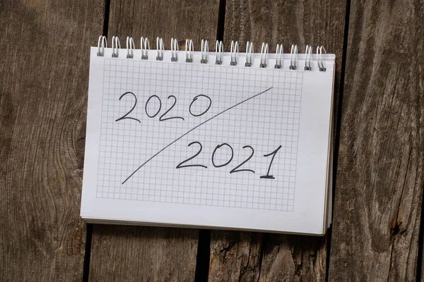 Блокнот Розділений Дві Колонки 2020 2021 Років Дерев Яному Тлі — стокове фото