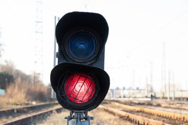 Ukrayna 'da öğleden sonra demiryolunda kırmızı ışık yanıyor.