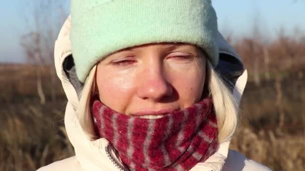 Gadis Gadis Taman Musim Dingin Dalam Pakaian Musim Dingin Dalam — Stok Video