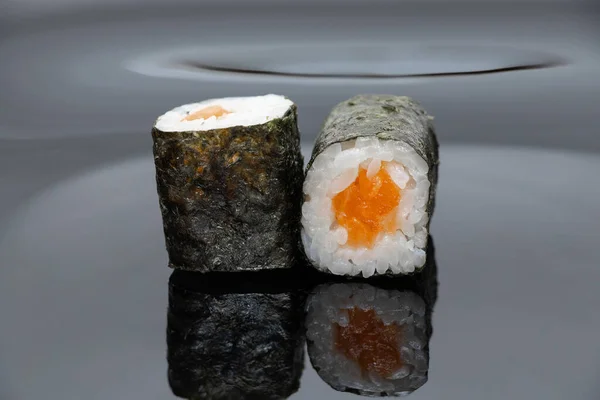 Суши Лососем Изолированном Фоне Ресторанная Еда — стоковое фото