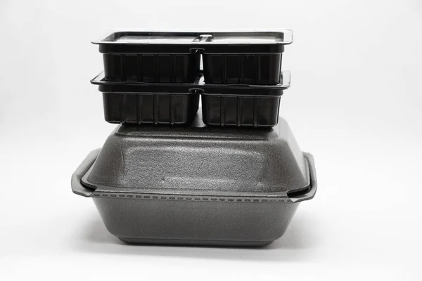 Plastic Voedsel Container Met Sushi Uit Restaurant Geïsoleerde Achtergrond Afhaalmaaltijden — Stockfoto