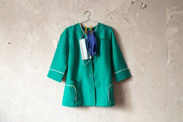 Ukraina Sjuksköterska Kostym Hängande Vit Gammal Vägg Ett Hus — Stockfoto