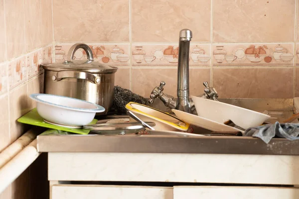Pile Dirty Dishes Sink Kitchen Apartment — Stock Photo, Image