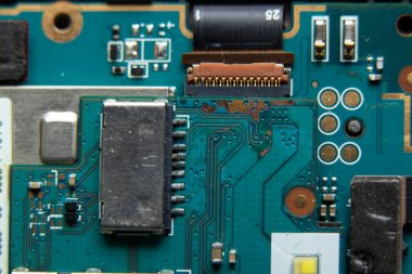 arkaplan olarak çip sökülmüş telefon görüntüsü