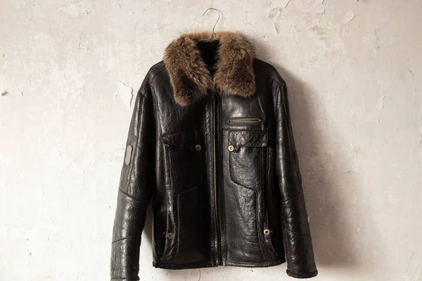 Black Leather Winter Men Jacket Hanging Hanger Wall Indoors — Stock Photo, Image