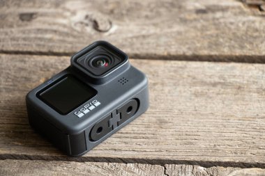 Ukrayna Dnepr 06.01.2021 - Kamera Go pro 9 tahta masada yatıyor, yeni aksiyon kamerası incelemesi