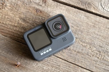 Ukrayna Dnepr 06.01.2021 - Kamera Go pro 9 tahta masada yatıyor, yeni aksiyon kamerası incelemesi