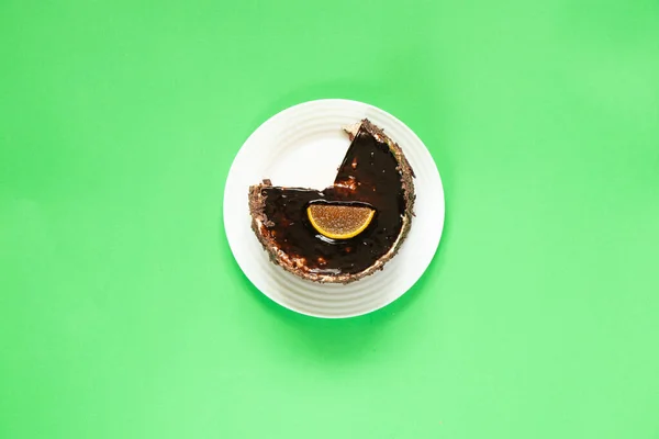 Chocolate Cake Green Background Close — Stock Photo, Image