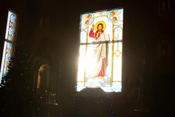 Ventana Mosaico Con Jesucristo Iglesia Luz Del Sol Oscuridad — Foto de Stock