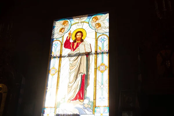 Ventana Mosaico Con Jesucristo Iglesia Luz Del Sol Oscuridad — Foto de Stock