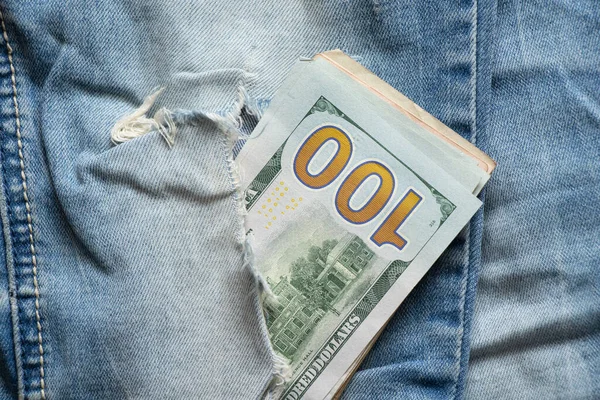 Cem Dólares Americanos Saindo Buraco Jeans Close — Fotografia de Stock