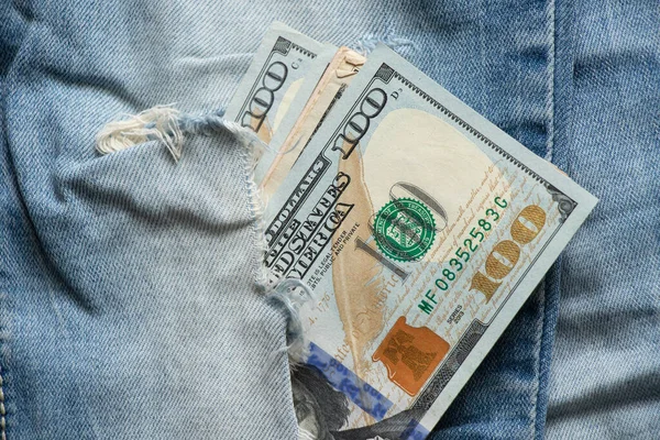 Cem Dólares Americanos Saindo Buraco Jeans Close — Fotografia de Stock