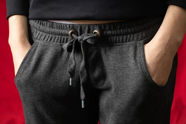 Pantaloni Sportivi Cotone Grigio Sulle Ragazze Vicino — Foto Stock