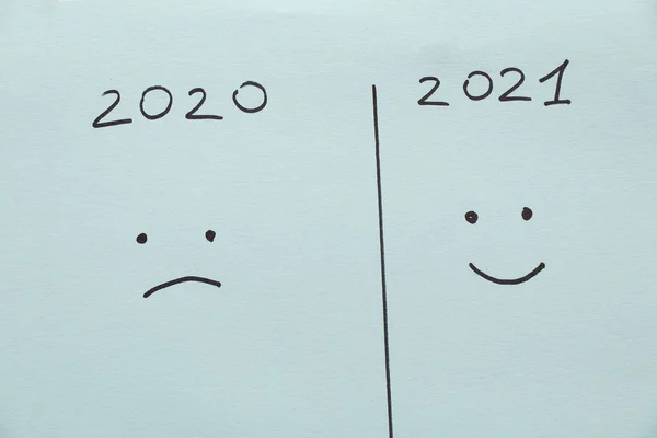 Ano 2020 Sob Ele Sorriso Triste Ano 2021 Sob Ele — Fotografia de Stock