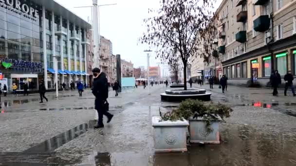 Ukraine Dnipro 2021 Morning Rain Robot Square Center — Stock Video