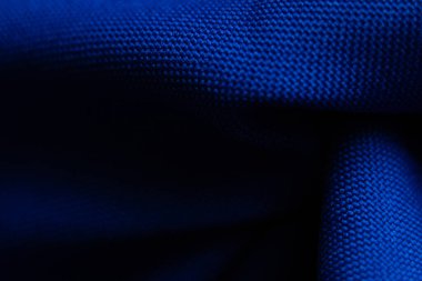 arka plan makro fotoğrafı olarak koyu mavi dalgalı kumaş