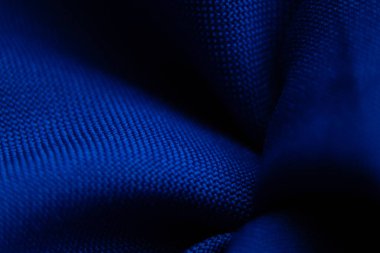 arka plan makro fotoğrafı olarak koyu mavi dalgalı kumaş