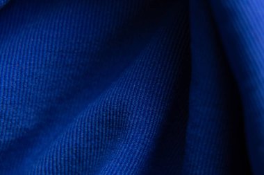 arka plan makro fotoğrafı olarak koyu mavi dalgalı kumaş