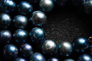 Mavi incilerden doğal boncuklar makro fotoğraf, mücevherler.