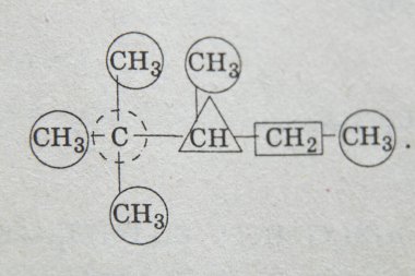 Arka plan olarak eski sarı kitabın sayfasına geometri çizimi, arka plan olarak cebir kitabı