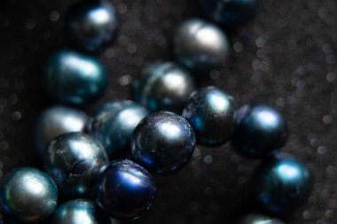 Mavi incilerden doğal boncuklar makro fotoğraf, mücevherler.