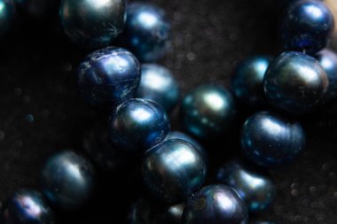 Mavi incilerden doğal boncuklar makro fotoğraf, mücevherler.