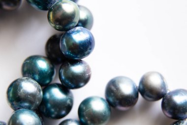 Mavi incilerden doğal boncuklar makro fotoğraf, mücevherler.