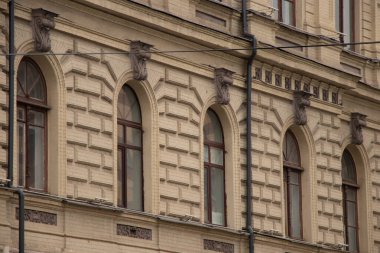 Ukrayna 'nın Dnipro şehrinin merkezindeki bir binanın ön cephesi