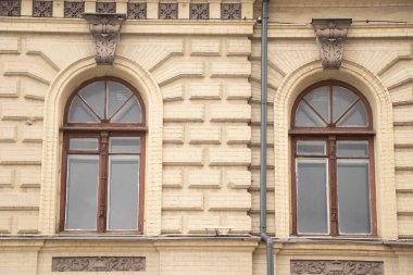 Ukrayna 'nın Dnipro şehrinin merkezindeki bir binanın ön cephesi