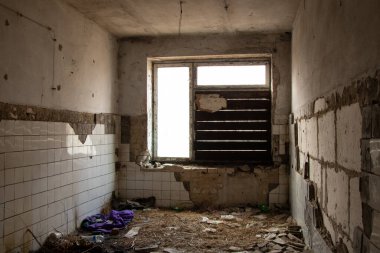 Eski terk edilmiş bina, tamamlanmamış ev