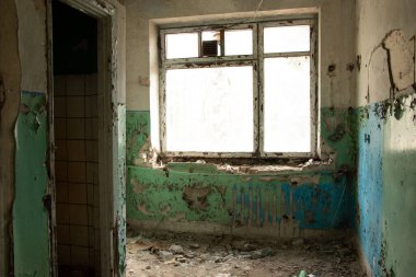 Eski terk edilmiş bina, tamamlanmamış ev