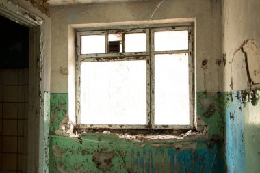 Eski terk edilmiş bina, tamamlanmamış ev