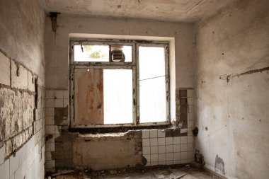 Eski terk edilmiş bina, tamamlanmamış ev