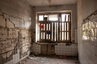 Eski terk edilmiş bina, tamamlanmamış ev