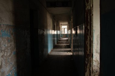 Eski terk edilmiş bina, tamamlanmamış ev