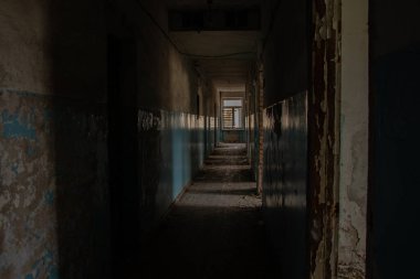 Eski terk edilmiş bina, tamamlanmamış ev