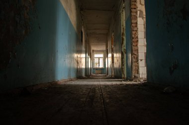 Eski terk edilmiş bina, tamamlanmamış ev