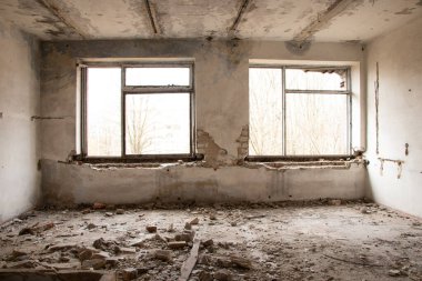 Eski terk edilmiş bina, tamamlanmamış ev