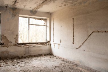 Eski terk edilmiş bina, tamamlanmamış ev