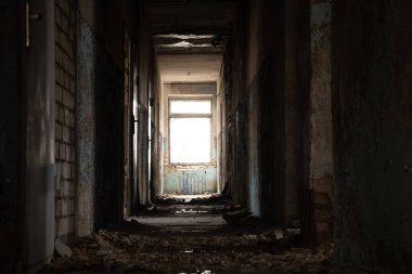 Eski terk edilmiş bina, terkedilmiş ev.