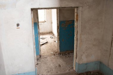 Eski terk edilmiş bina, terkedilmiş ev.