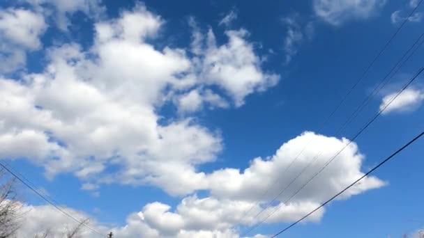 Γαλάζιος Ουρανός Φόντο Άσπρα Σύννεφα Καιρός — Αρχείο Βίντεο
