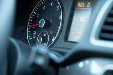 Eski bir yolcu vagonunun içini kapatın.