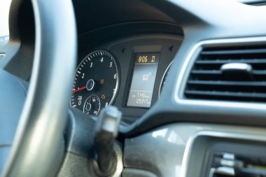 Eski bir yolcu vagonunun içini kapatın.