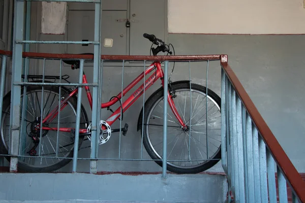 Ukraine Dnipro 2021 Bike Tied Railing Residential Entrance Apartment Place — Stock Photo, Image