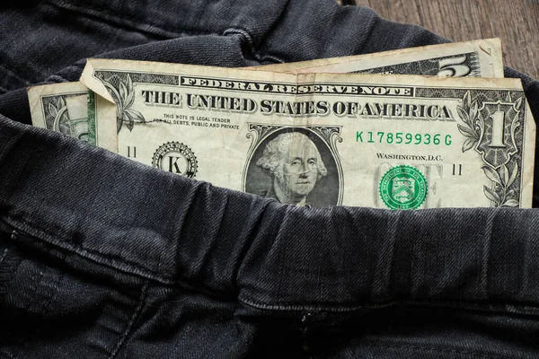 Dollarscheine Liegen Auf Schwarzen Jeans Großaufnahme Dollars — Stockfoto
