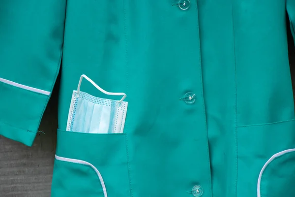 Velho Terno Médico Pendurado Cabide Parede Rua Ucrânia Uniforme Enfermeira — Fotografia de Stock