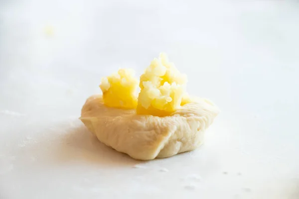 Proceso Hacer Pasteles Con Patatas Casa Cocina Sobre Una Mesa — Foto de Stock